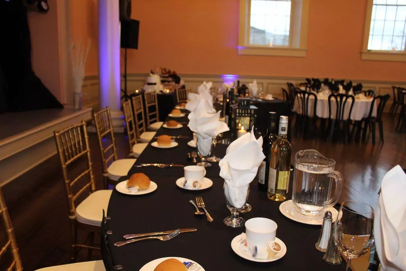 Wedding gallery photo at Niagara District Court House