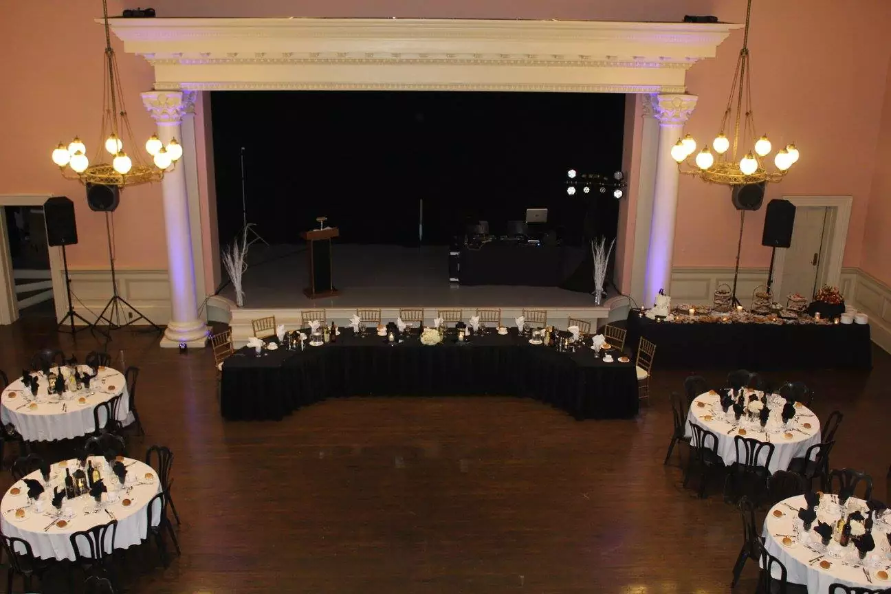 Wedding event at Niagara District Court House