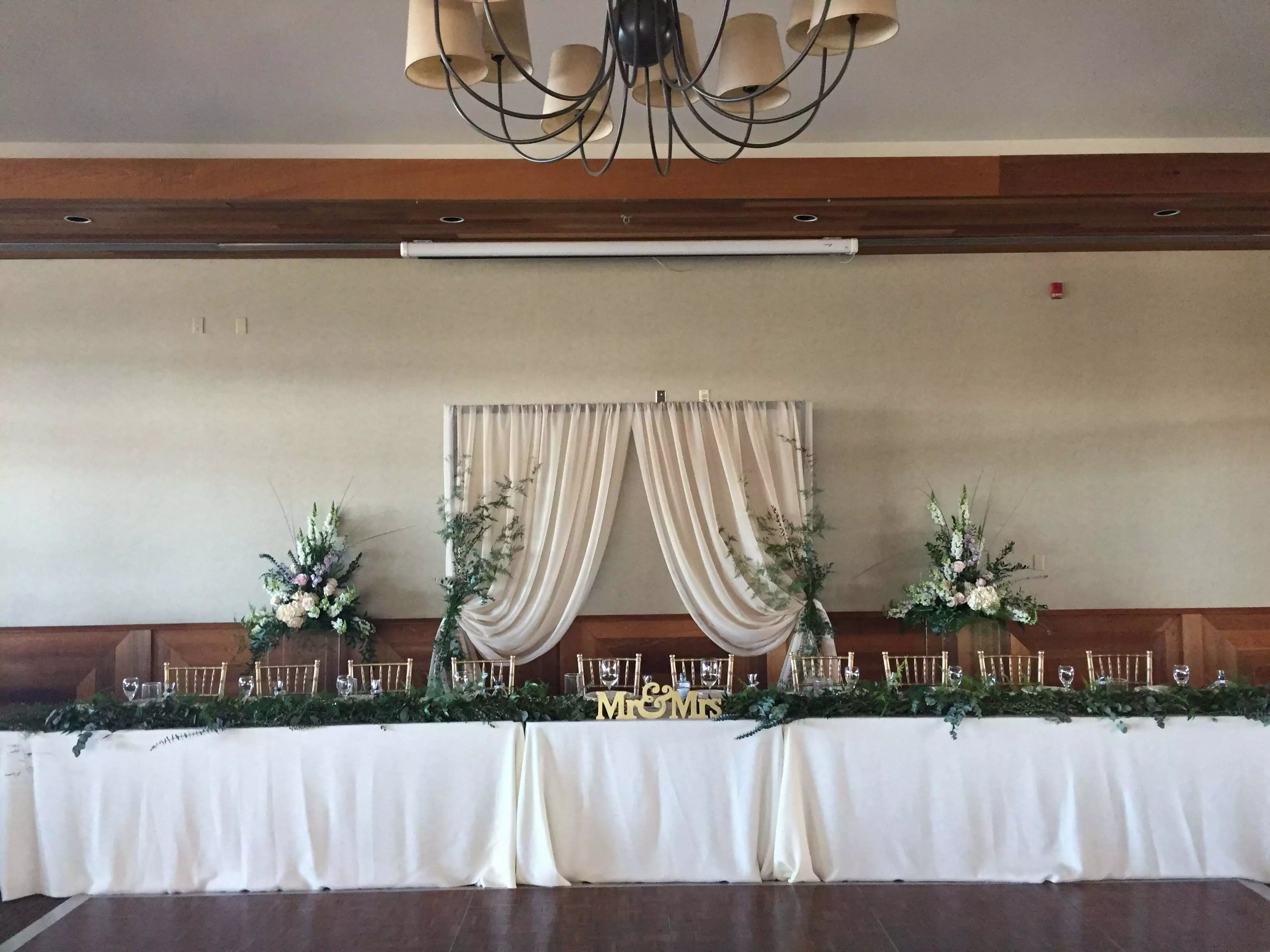 Event space during a wedding at Legends on the Niagara