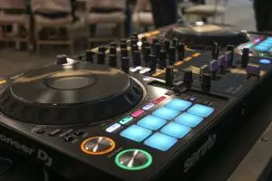 Read more about the article Oakville Private Party DJ Guide (2026)