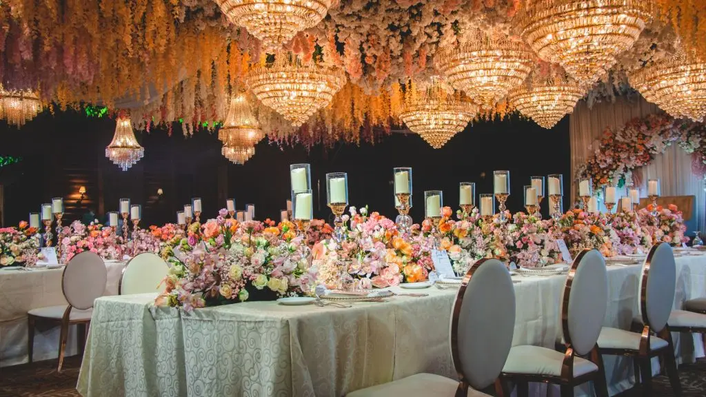 Warm amber uplighting around a Niagara Falls ballroom with head table lit softly