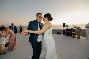 Read more about the article Niagara-on-the-Lake Wedding DJ Guide 2026